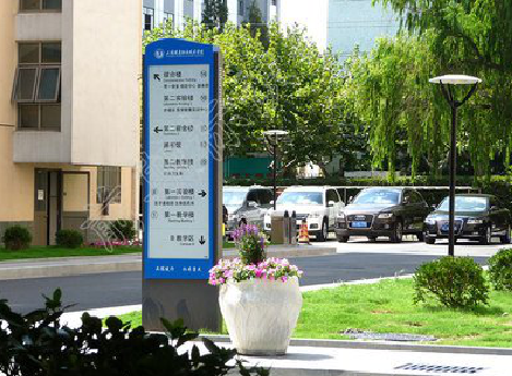  邓州传统的学校标识系统有什么问题？